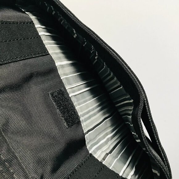 Targus Black Polyester Laptop Bag with Shoulder Strap - Picture 8 of 10